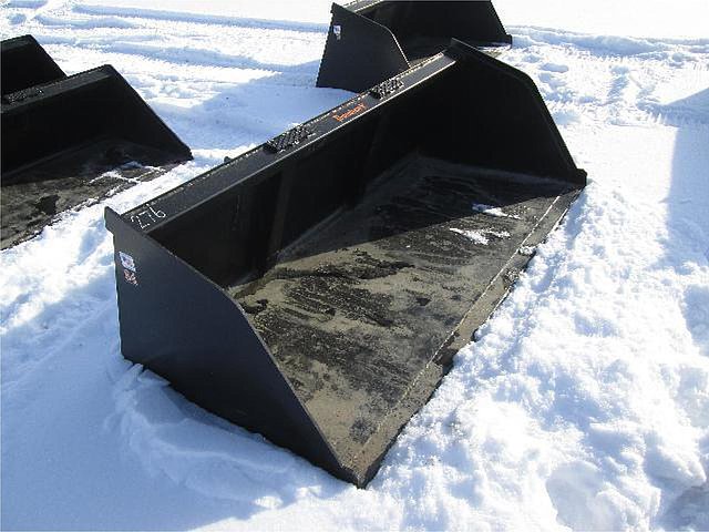 SKID STEER / SMALL TRACTORS Photo