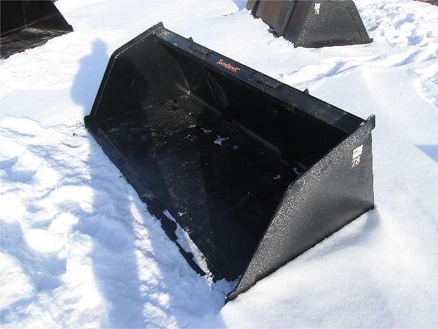 SKID STEER / SMALL TRACTORS Photo