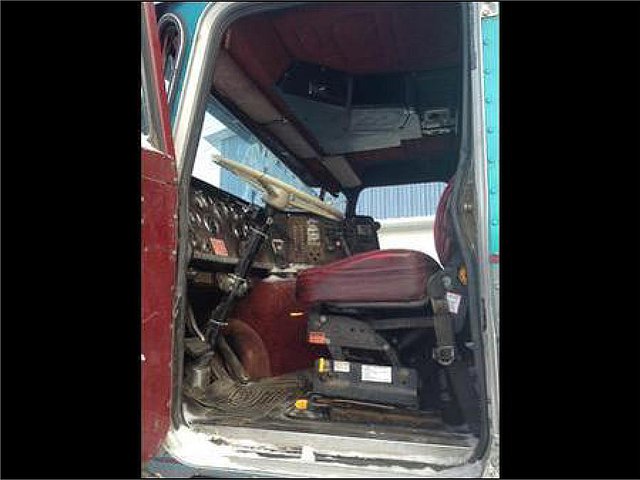 PETERBILT 362 Photo