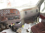PETERBILT 387 Photo #9