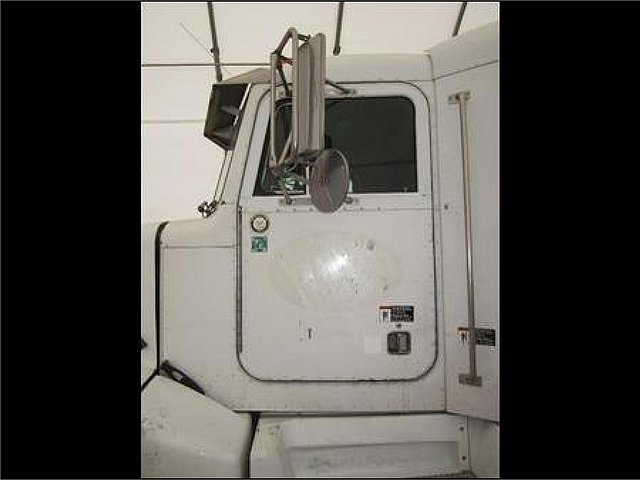 PETERBILT 377 Photo