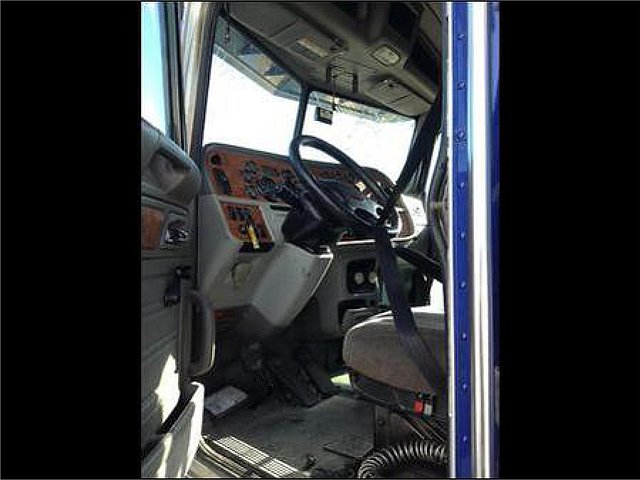 PETERBILT 386 Photo