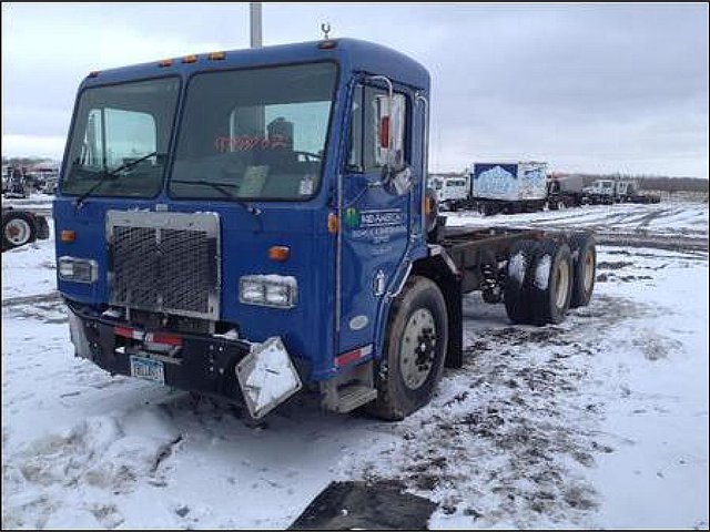 PETERBILT 320 LCF Photo