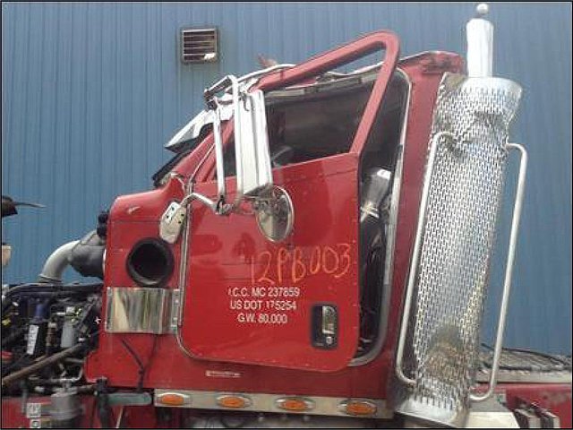 PETERBILT 388 Photo