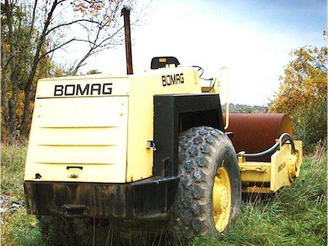 1990 BOMAG BW213D Photo