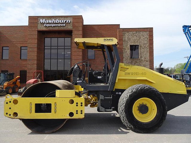 2011 BOMAG BW211D-40 Photo