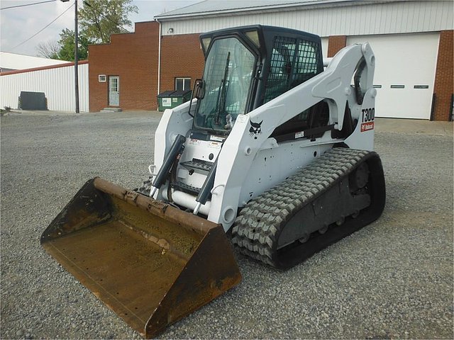 2004 BOBCAT T300 Photo