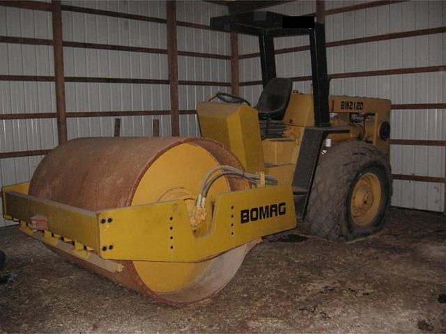 1988 BOMAG BW212D Photo