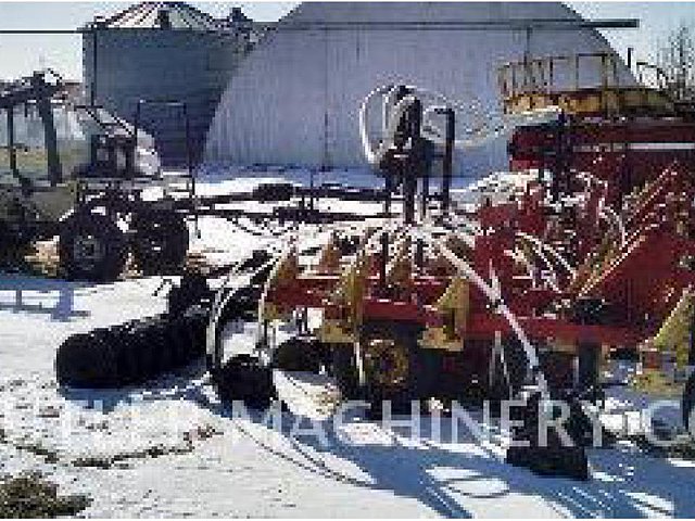 1998 BOURGAULT INDUSTRIES 8800 Photo