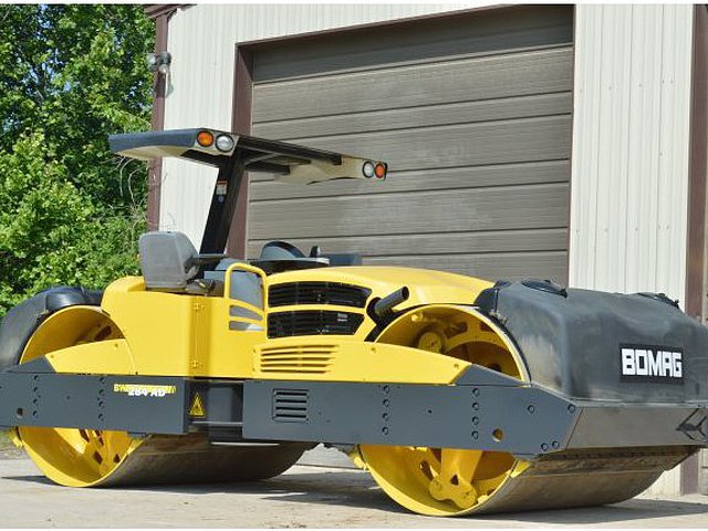 2010 BOMAG BW284AD Photo