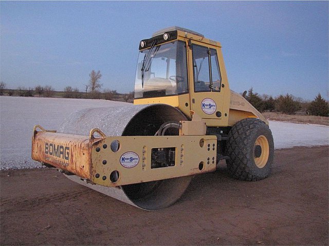 2008 BOMAG BW211D Photo