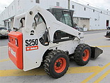 2005 BOBCAT S250 Photo #8