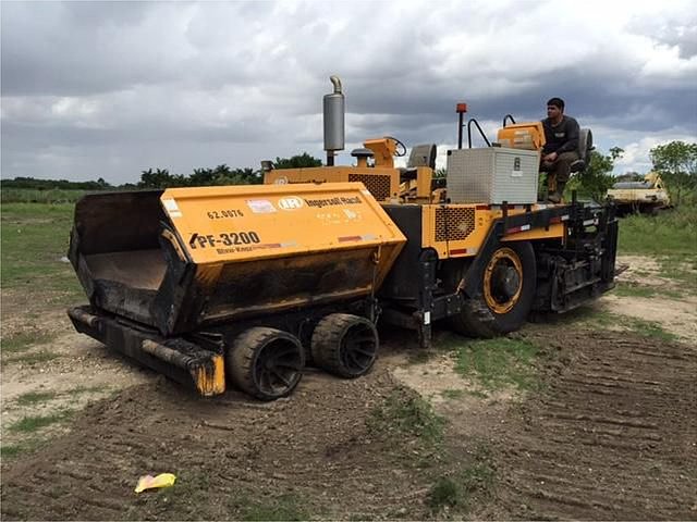 2005 BLAW KNOX PF3200 Photo