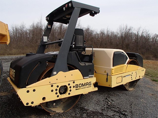 2009 BOMAG BW266AD-4 Photo