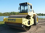 12 BOMAG BW211D