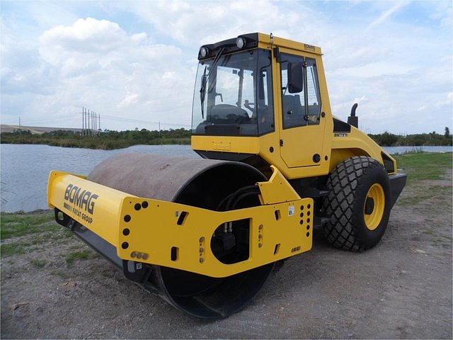 2012 BOMAG BW211D Photo