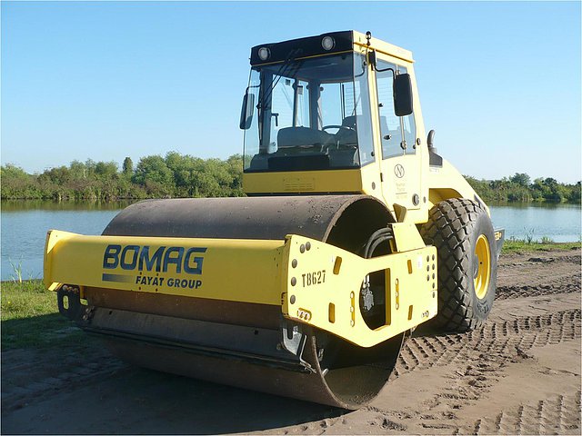 2012 BOMAG BW211D Photo