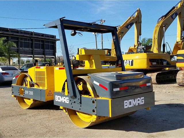 2004 BOMAG BW266 Photo