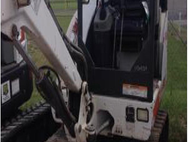 2010 BOBCAT 325 Photo