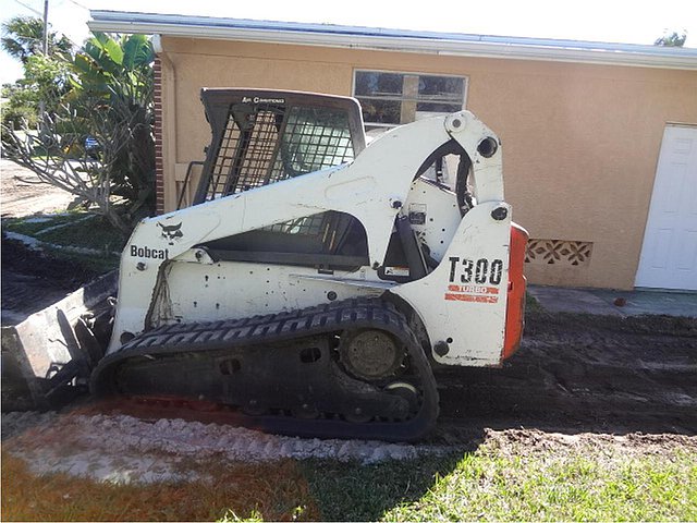 2005 BOBCAT T300 Photo