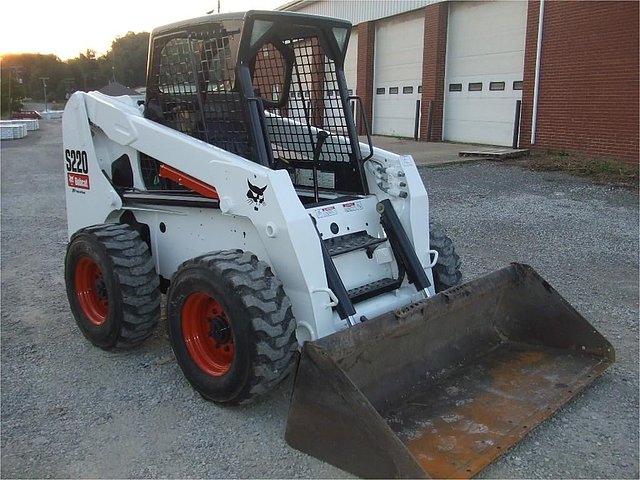 2004 BOBCAT S220 Photo