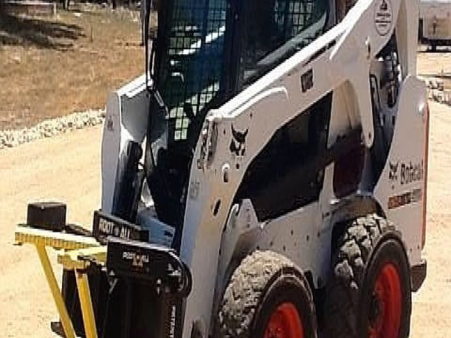 2010 BOBCAT S650 Photo