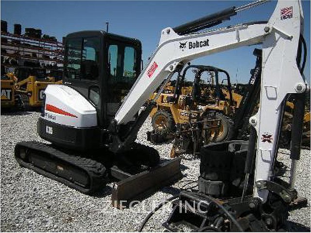 2010 BOBCAT E35 Photo