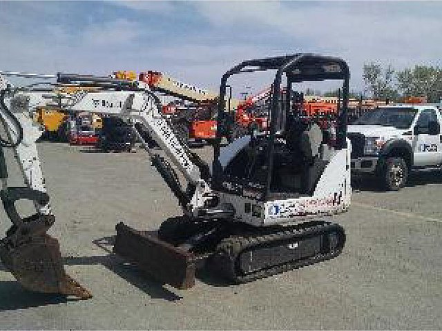 2010 BOBCAT 325 Photo