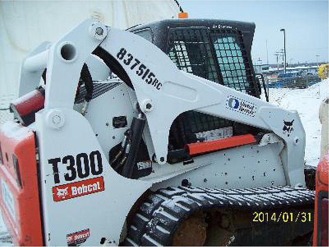 2010 BOBCAT T300 Photo