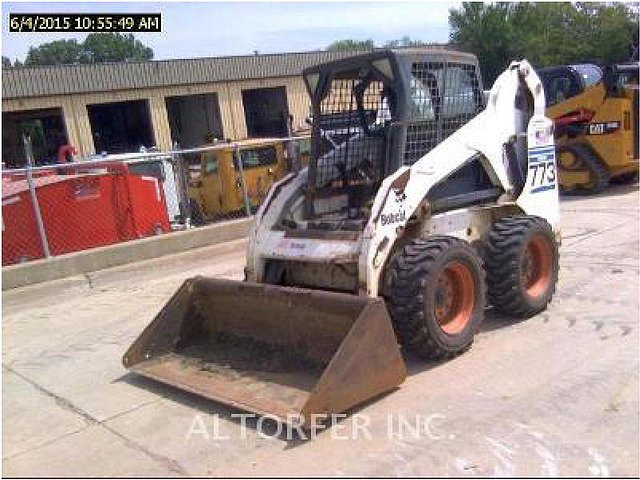 2002 BOBCAT 773 Photo