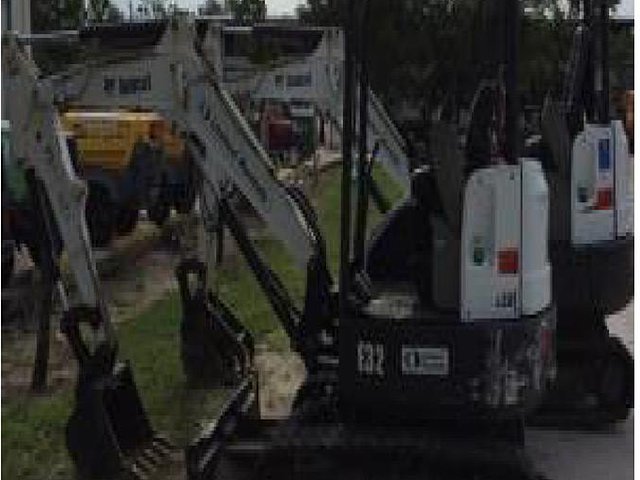 2010 BOBCAT E32 Photo
