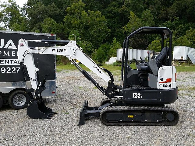 2014 BOBCAT E32I Photo