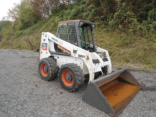 2002 BOBCAT A220 Photo