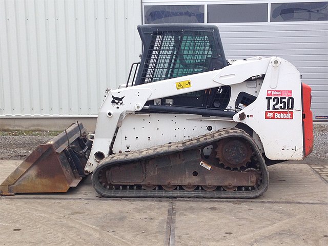 2010 BOBCAT T250 Photo
