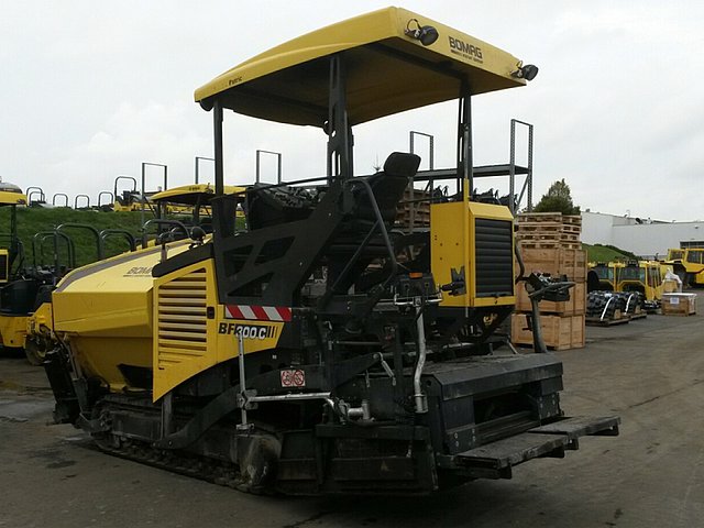 10 BOMAG BF300CE