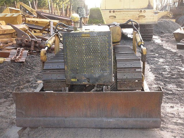 CATERPILLAR D2 Photo