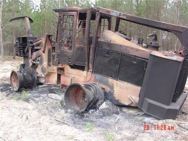2001 JOHN DEERE 843G Photo