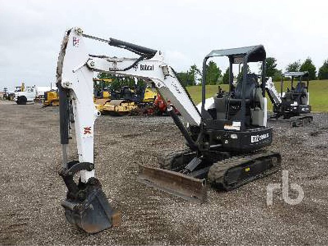 2013 BOBCAT E32 Photo