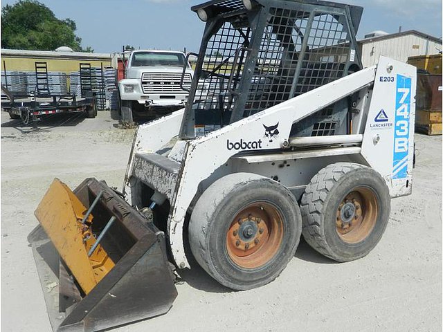 1995 BOBCAT 743B Photo