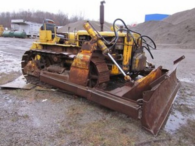 CATERPILLAR D4 Photo