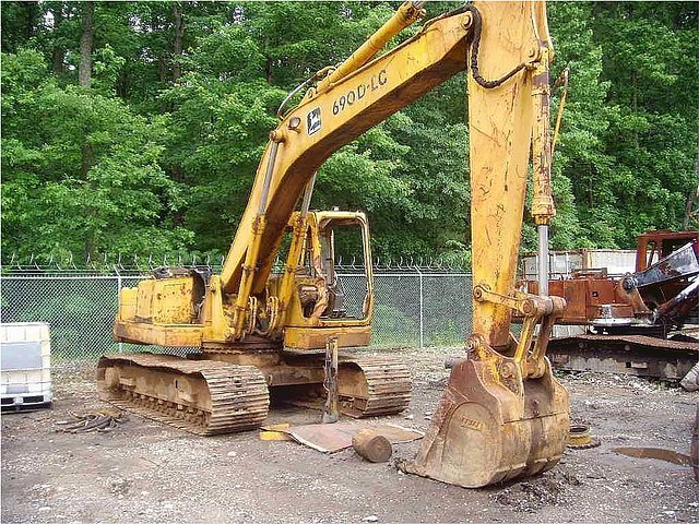 JOHN DEERE 690D Photo