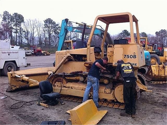 JOHN DEERE 750 Photo