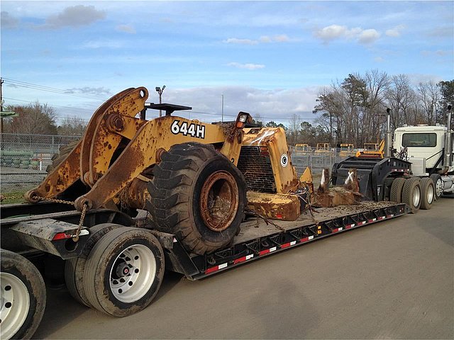 JOHN DEERE 644H Photo