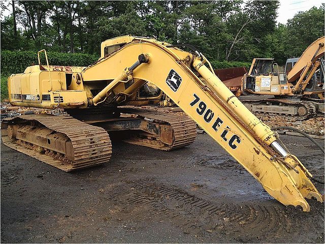 JOHN DEERE 790E LC