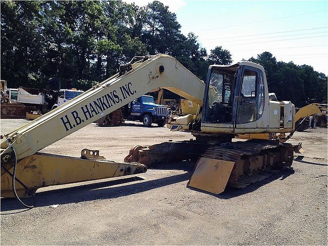KOMATSU PC220 LC-6L Photo