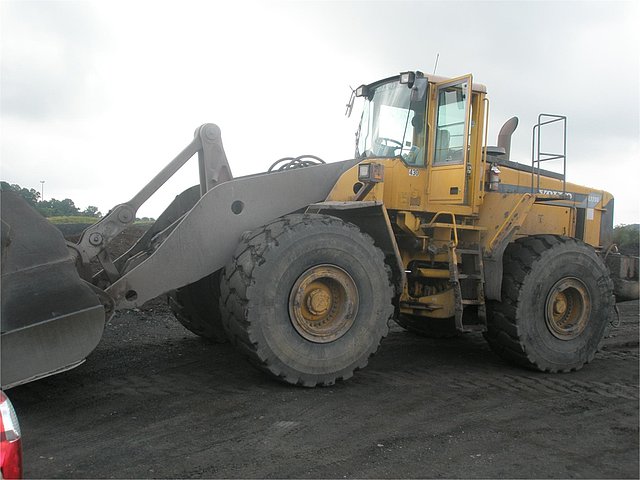VOLVO L220D Photo