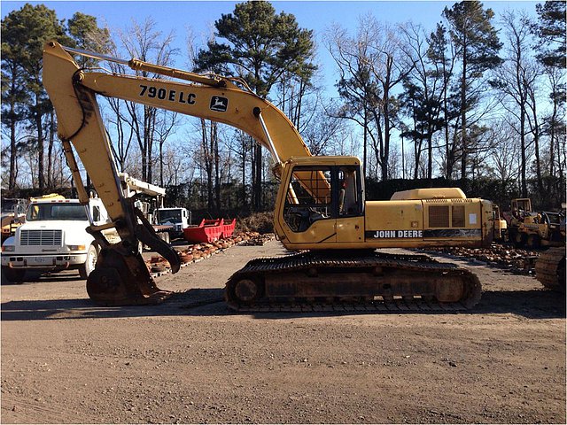 JOHN DEERE 790E LC Photo