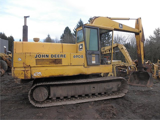 JOHN DEERE 690B Photo