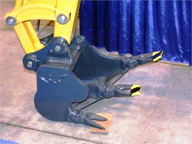 CASE 580