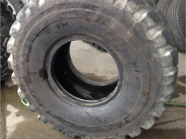 BRIDGESTONE 23.5R25 Photo